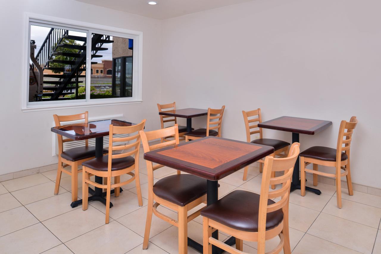 Good Living Inn San Carlos Exterior photo